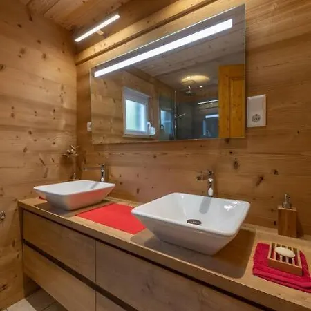 Chalet Avec Sauna, Magnifique Vue Et A 400m Des Pistes Dağ evi *